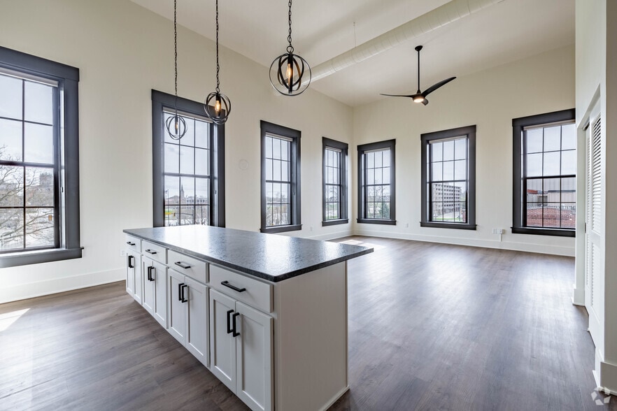 1BR, 1BA - 1,000SF - Kitchen / Living Room - Hamilton Riverfront- Largest One-Bedrooms