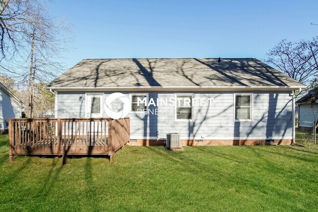 Building Photo - 3 Bedroom Pet-Friendly Home in RALEIGH, NC with Main Street Renewal