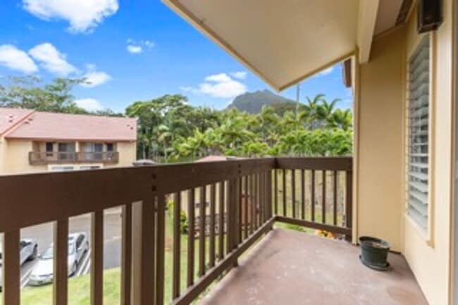 Building Photo - Windward Estates #M102