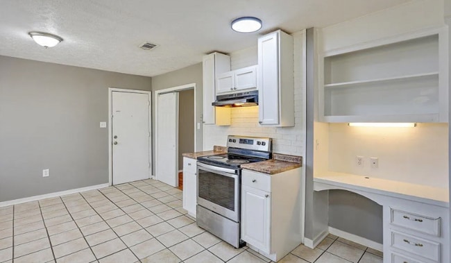 Building Photo - 221 Pecan Hill Dr