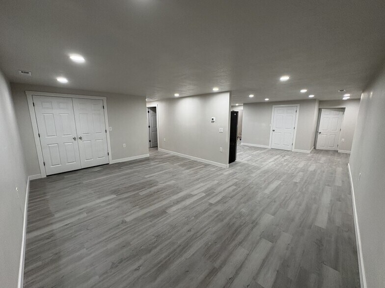 Building Photo - 692 W 500 S