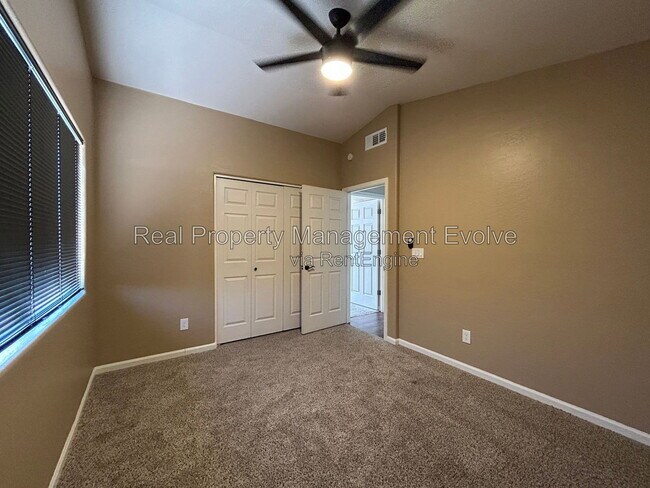Building Photo - 5943 W Drake Ct