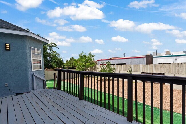 Building Photo - 1209 Paisano St NE