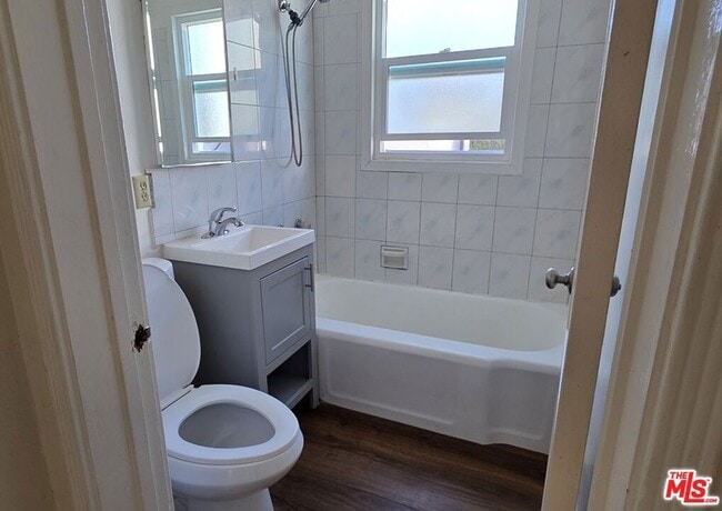 Building Photo - 5444 Hermitage Ave