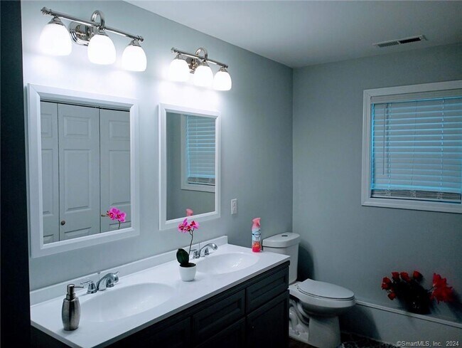 Building Photo - 168 Peabody St