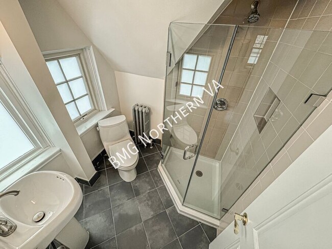 Building Photo - 4412 Volta Pl NW