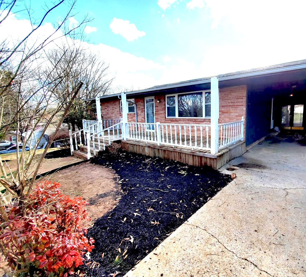Front of home with carport parking - 505 Chestnut St