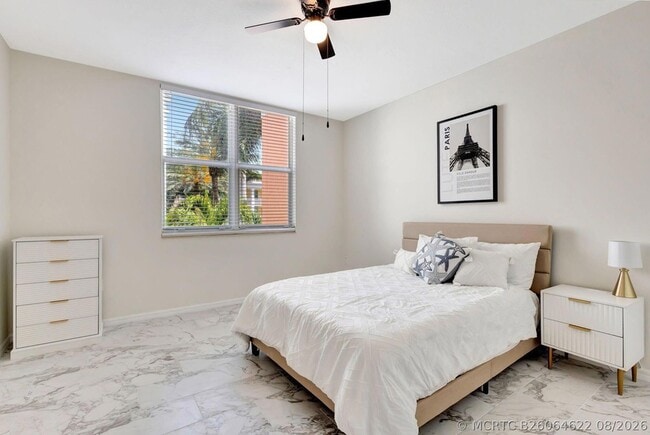 Building Photo - 802 W Windward Way