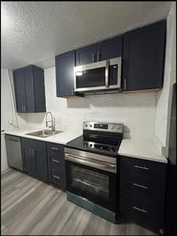 Building Photo - 614 Pear St