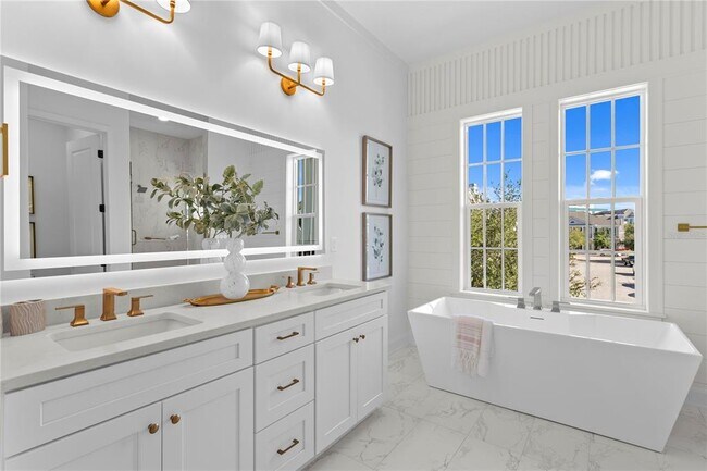 Building Photo - 440 GILMAN Pl