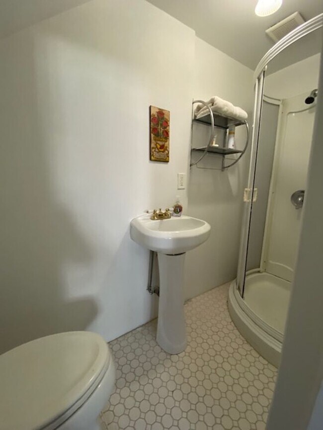 Building Photo - Three Bedroom 3.5 baths Townhouse for Rent...