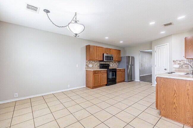 Building Photo - 6117 Tamaron