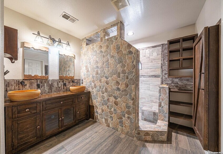 Building Photo - 3625 Sumter Glade