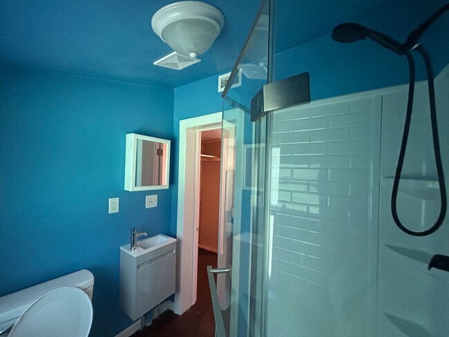 Building Photo - Charming 2 bedroom, 2 bath + bonus office ...