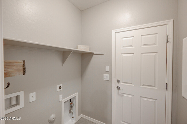 Building Photo - 42027 N Wollemi St