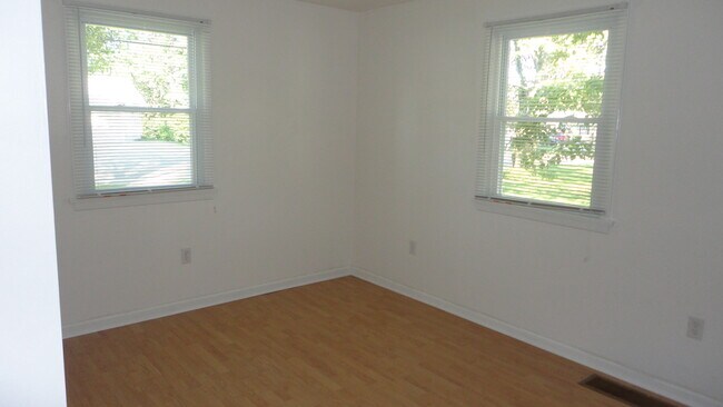 Building Photo - 558 Wilshire Rd