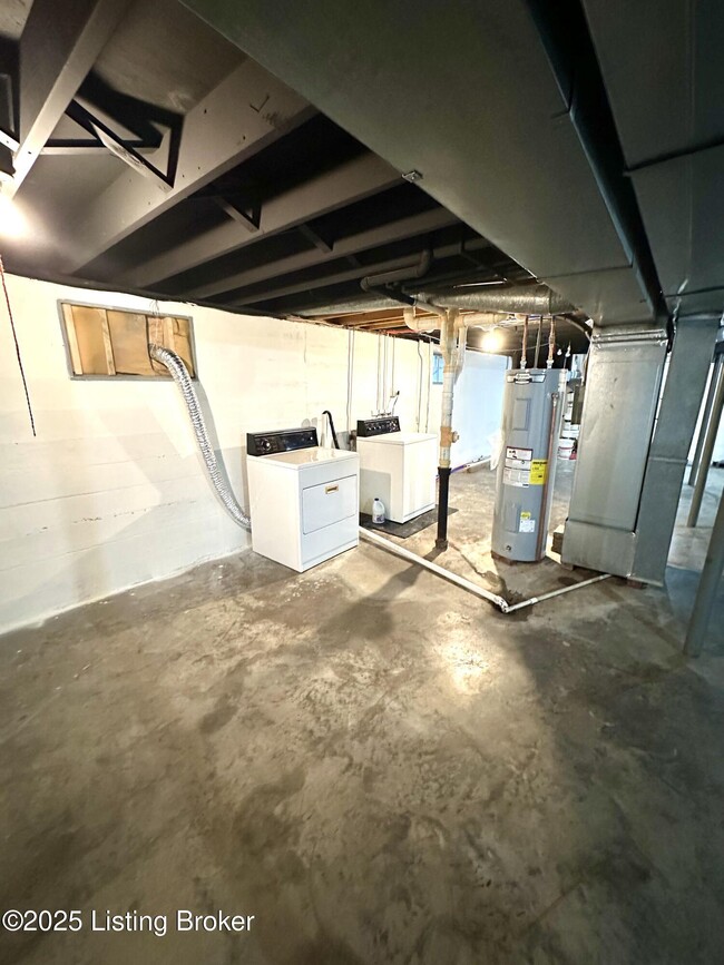 Building Photo - 6203 Lynnchester Dr
