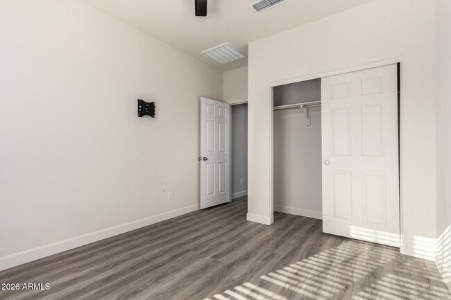 Building Photo - 11204 W Mobile Ln