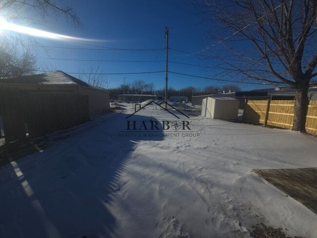 Building Photo - 1126 S Newton Ave