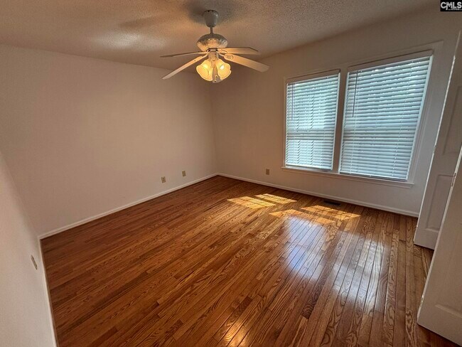 Building Photo - 221 Timberlake Dr