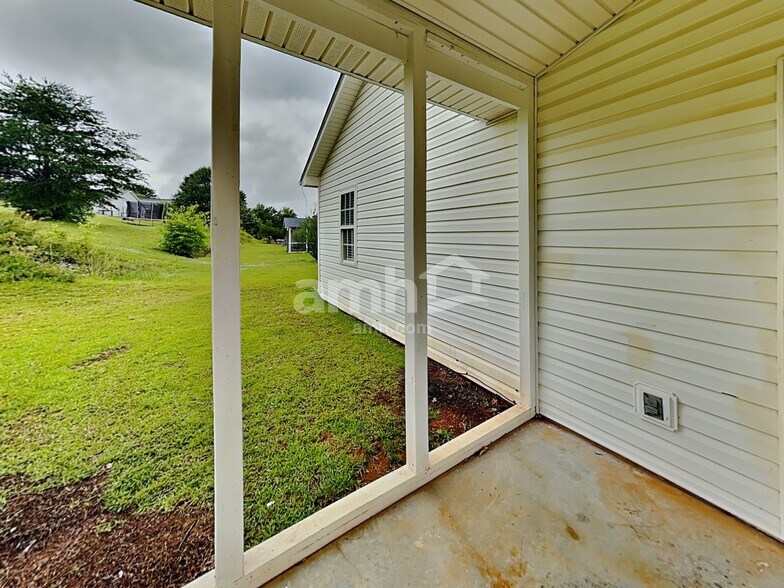 Building Photo - 301 Kingfisher Dr
