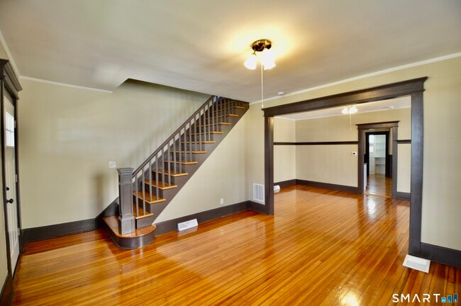 Building Photo - 48 Riverview Pl