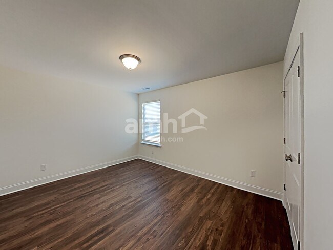 Building Photo - 2135 Laurel Vlg Cir