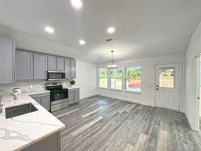 Building Photo - 5201 Bantom Woods Bend