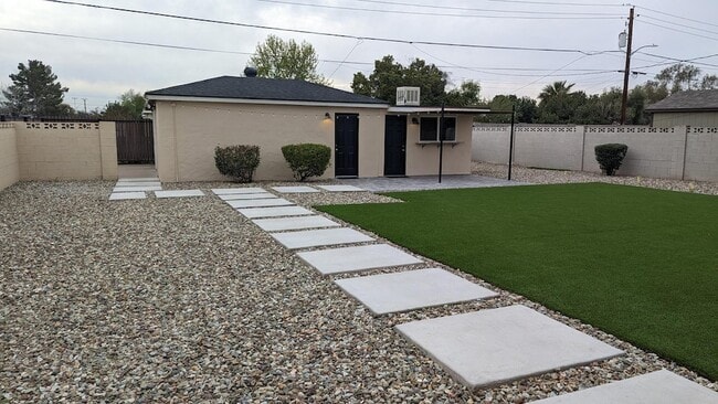 Building Photo - 2101 W Osborn Rd