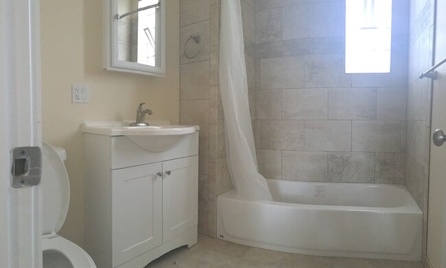 Building Photo - 2002 S Desplaines St