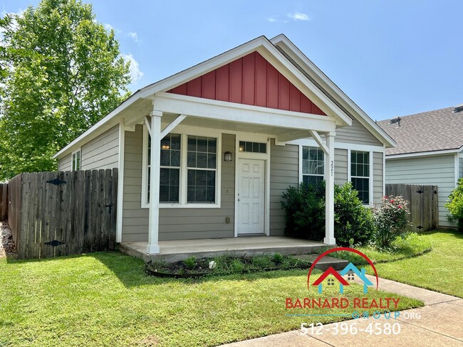 Building Photo - Available Now: Bright and Inviting 2 Bed, ...