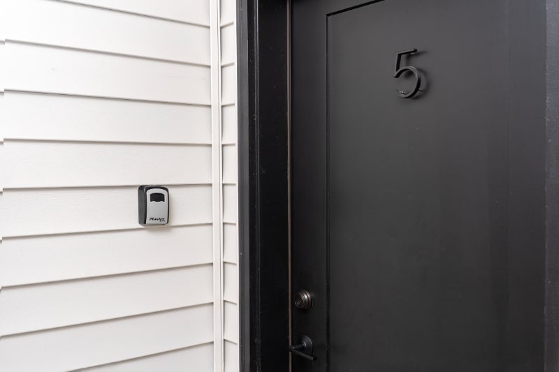 Building Photo - 1430 3rd Ave E