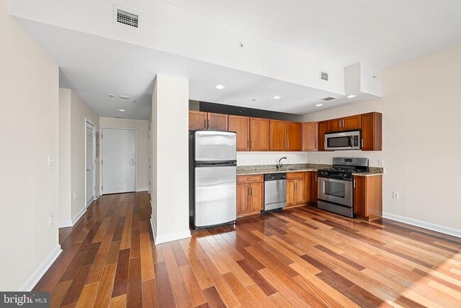 Building Photo - 22 S Front St