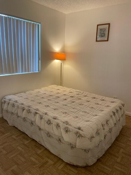 Building Photo - 38604 10th St E