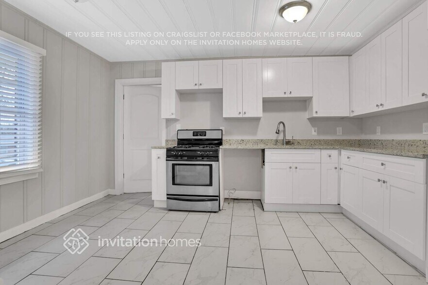 Building Photo - 190 Pineview Dr