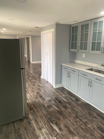 Building Photo - 44 Bridgeport Ave