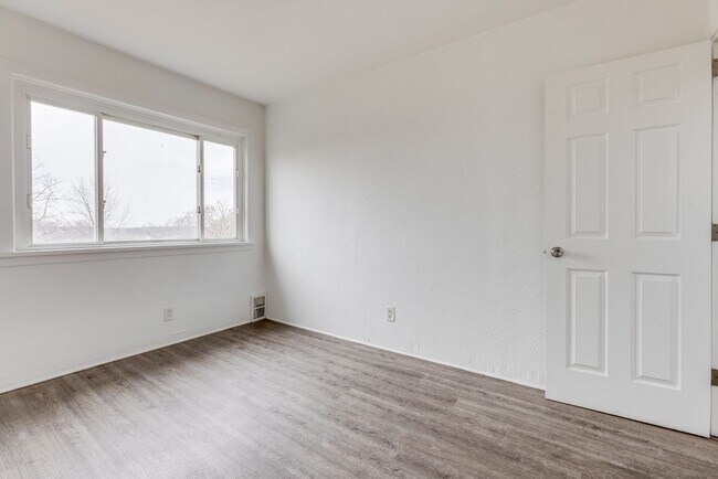 Building Photo - 440 Hays Ave