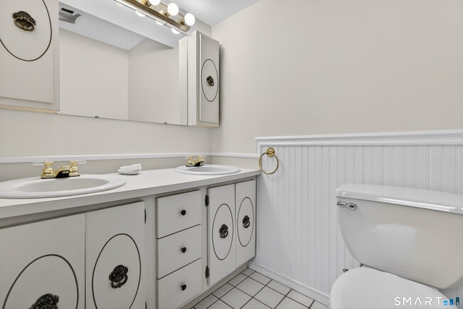 Building Photo - 339 Willow St