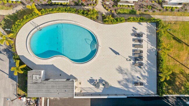 Building Photo - 406 W Azeele St