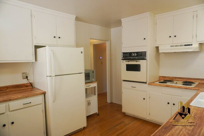 Building Photo - 7479 Skycrest Ct