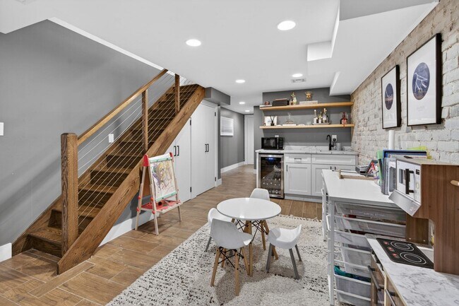 Building Photo - 926 Park Ave