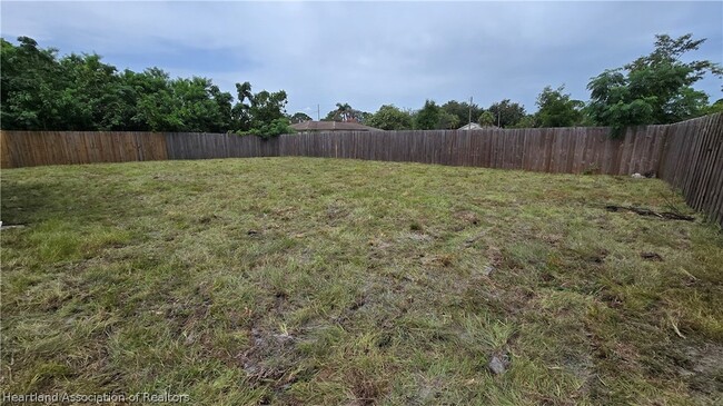Building Photo - 1552 Cedarbrook St