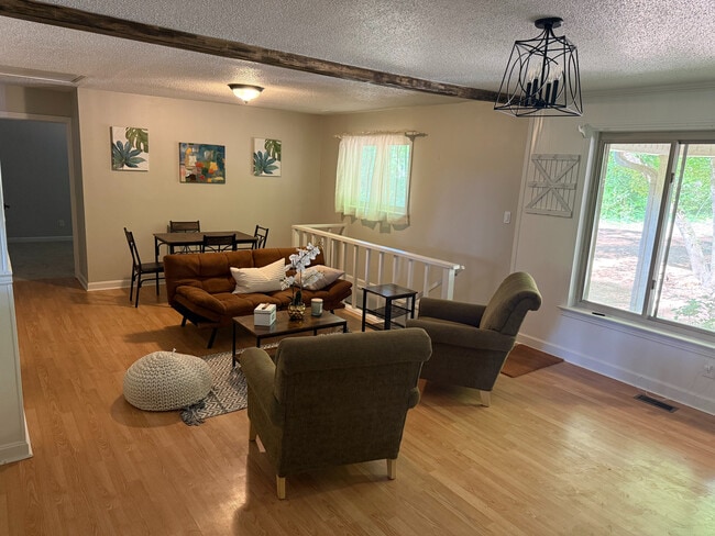 Building Photo - Room in House on Cox Mill Rd