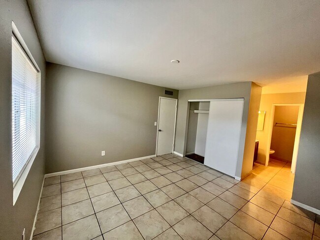 Building Photo - 3bd 2ba Townhouse - Recently Remodel!