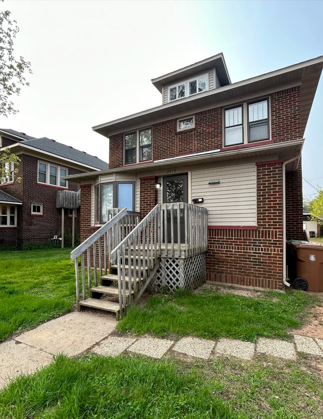 Building Photo - 2209/2213 Sims Avenue