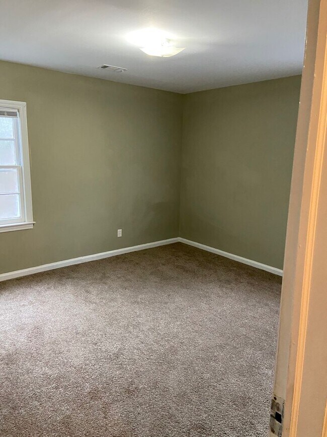 Building Photo - **AVAILABLE NOW**Nice 3 Bedroom / 1 Bathroom Home for Rent in Columbus, GA***