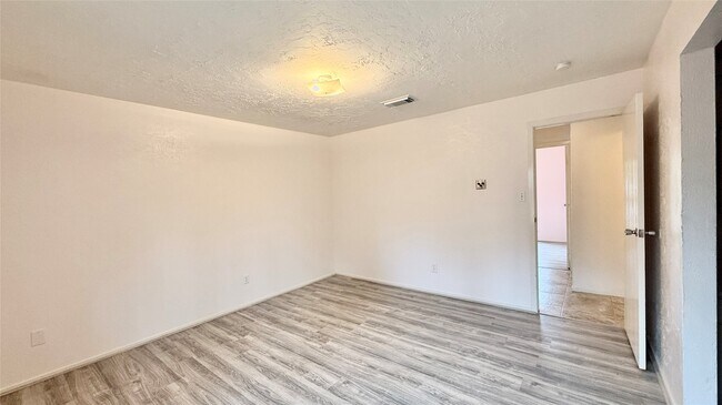 Building Photo - 18 Dellforest Ct