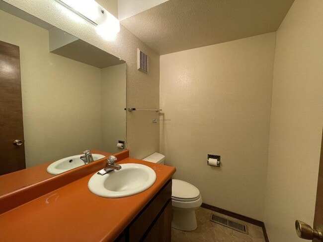 Building Photo - 331 Cheryl Ct