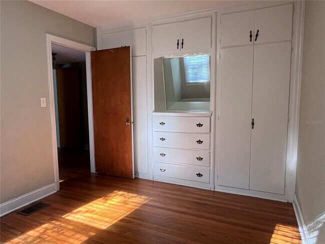 Building Photo - 12 S University Cir