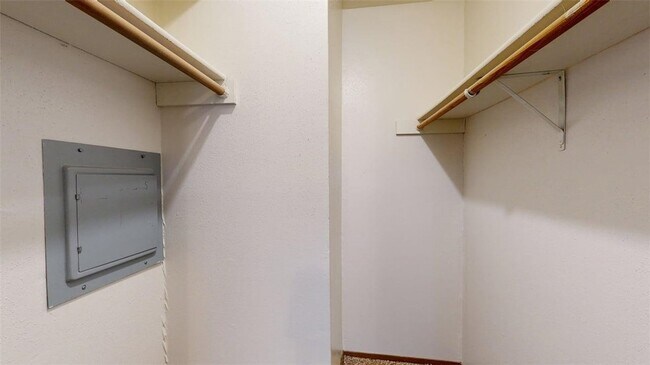 Building Photo - 301 Manuel Dr